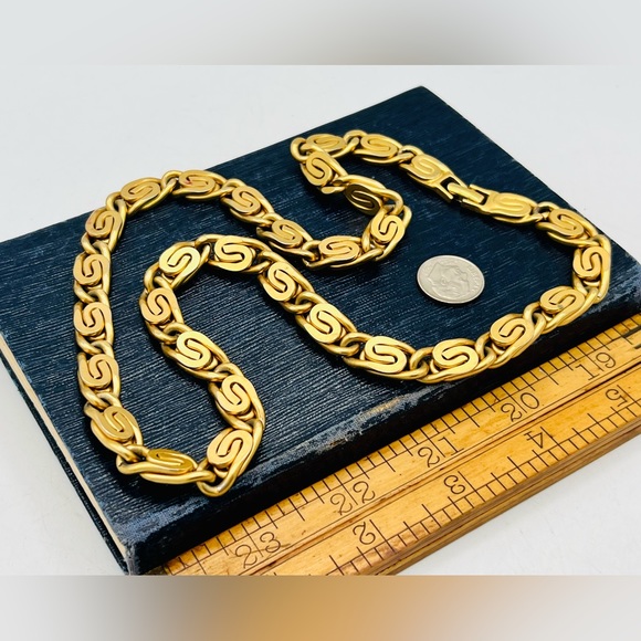 Vintage MONET 24” snail chain necklace gold wide 9mm links heavy! - Picture 3 of 10